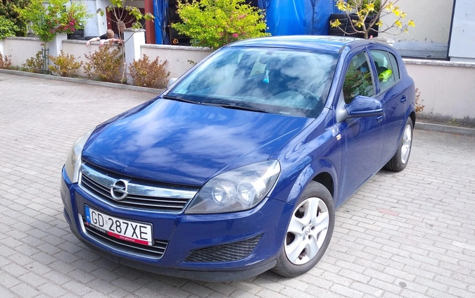 Opel Astra cena 17500 przebieg: 184000, rok produkcji 2011 z Gdańsk małe 67